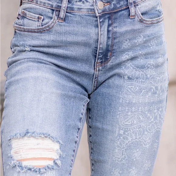 NWT Judy Blue Distressed Paisley Print Jeans - Picture 2 of 5